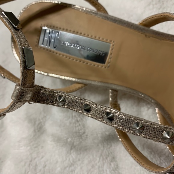 INC Pump (size 9) gold pearl 3” heel (gently worn) - Picture 4 of 5